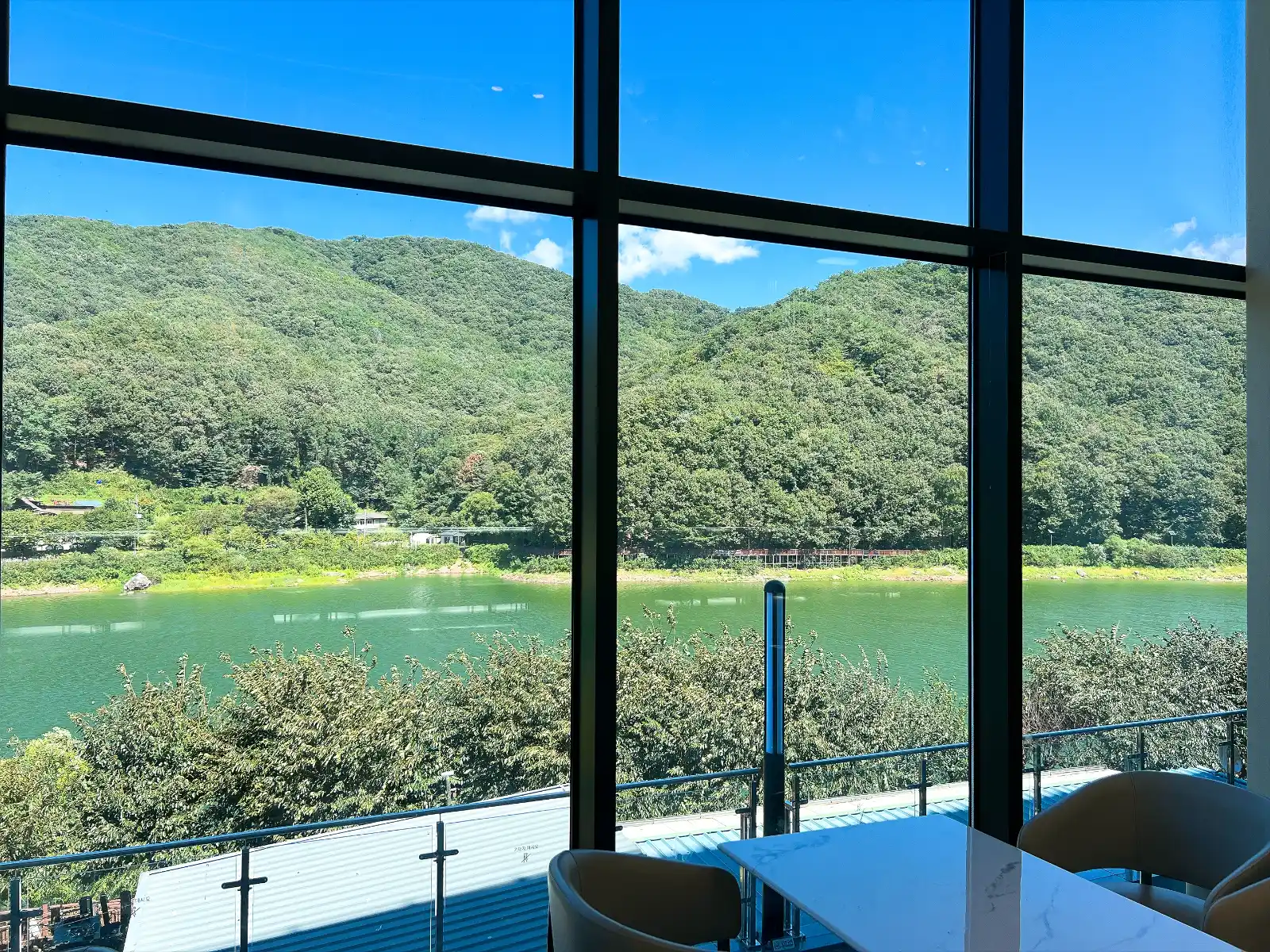 Hutan, a huge bakery café by Onam Reservoir in Namyangju, with our baby in tow - 5
