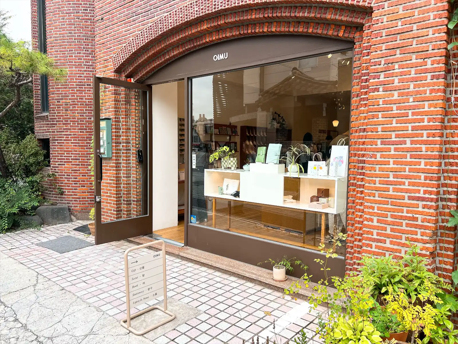 A Day Trip Around Anguk Station for Caffeine-Loving Pedestrians👣 - 5