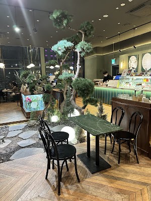 까치화방 카페 성수점 / Cachi Hwabang Cafe (Seongsu Branch) / カチファバン（カチ画房）カフェ 聖水店