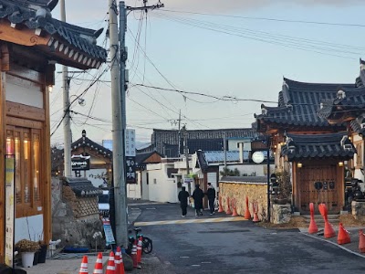 Hwangnidan-gil Street